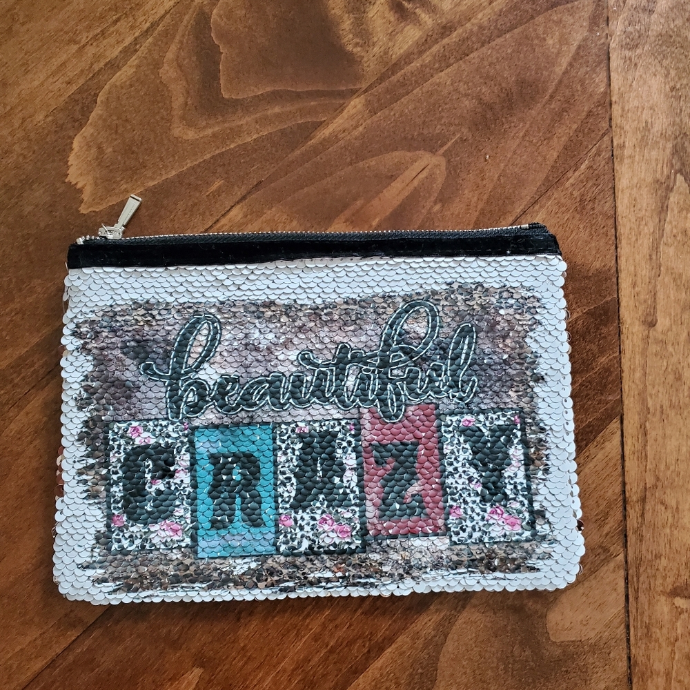 beautiful CRAZY Reversible Sequins Makeup Bag - Picture 11 of 15
